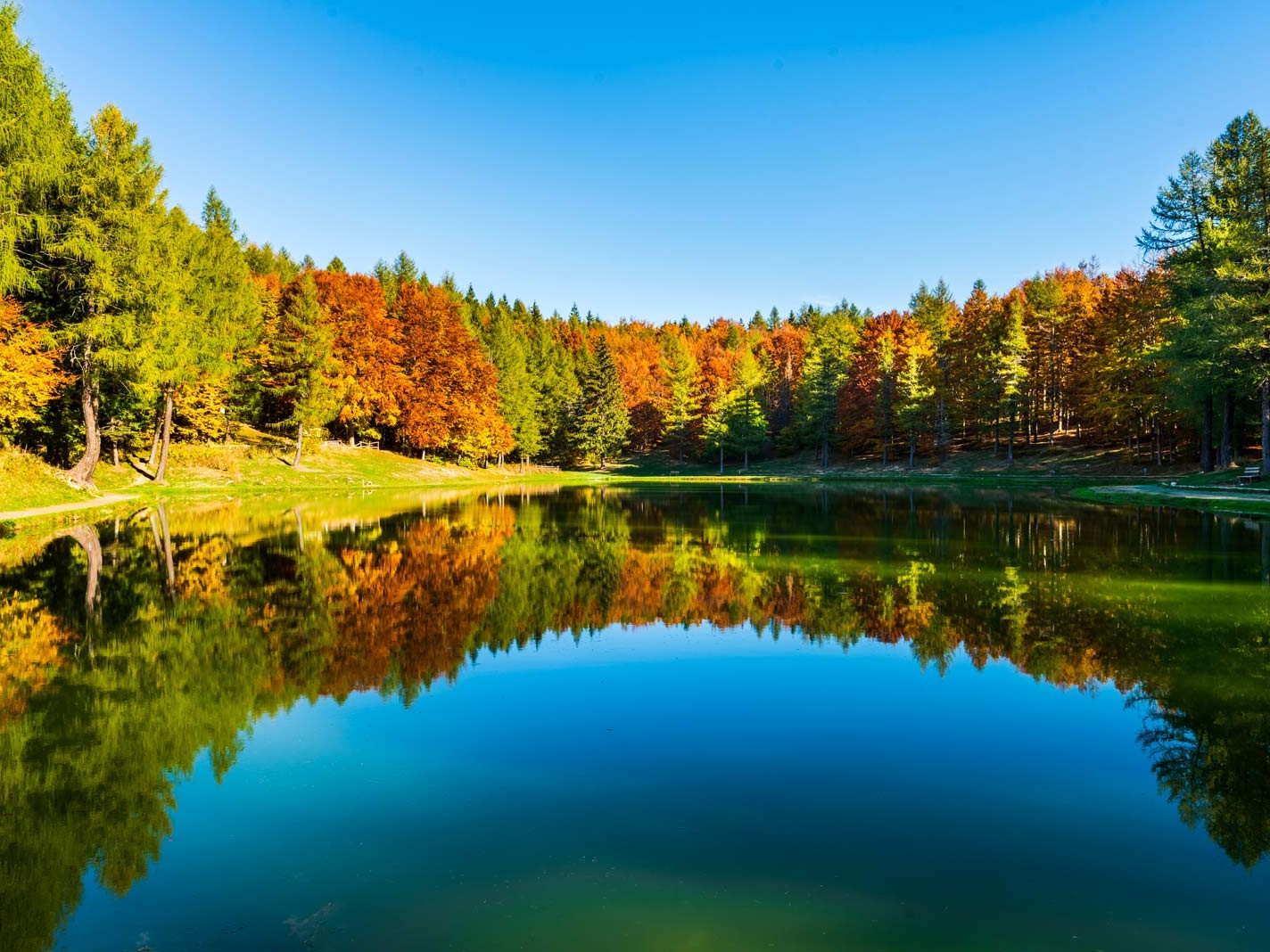 Lago della ninfa sestola autunno